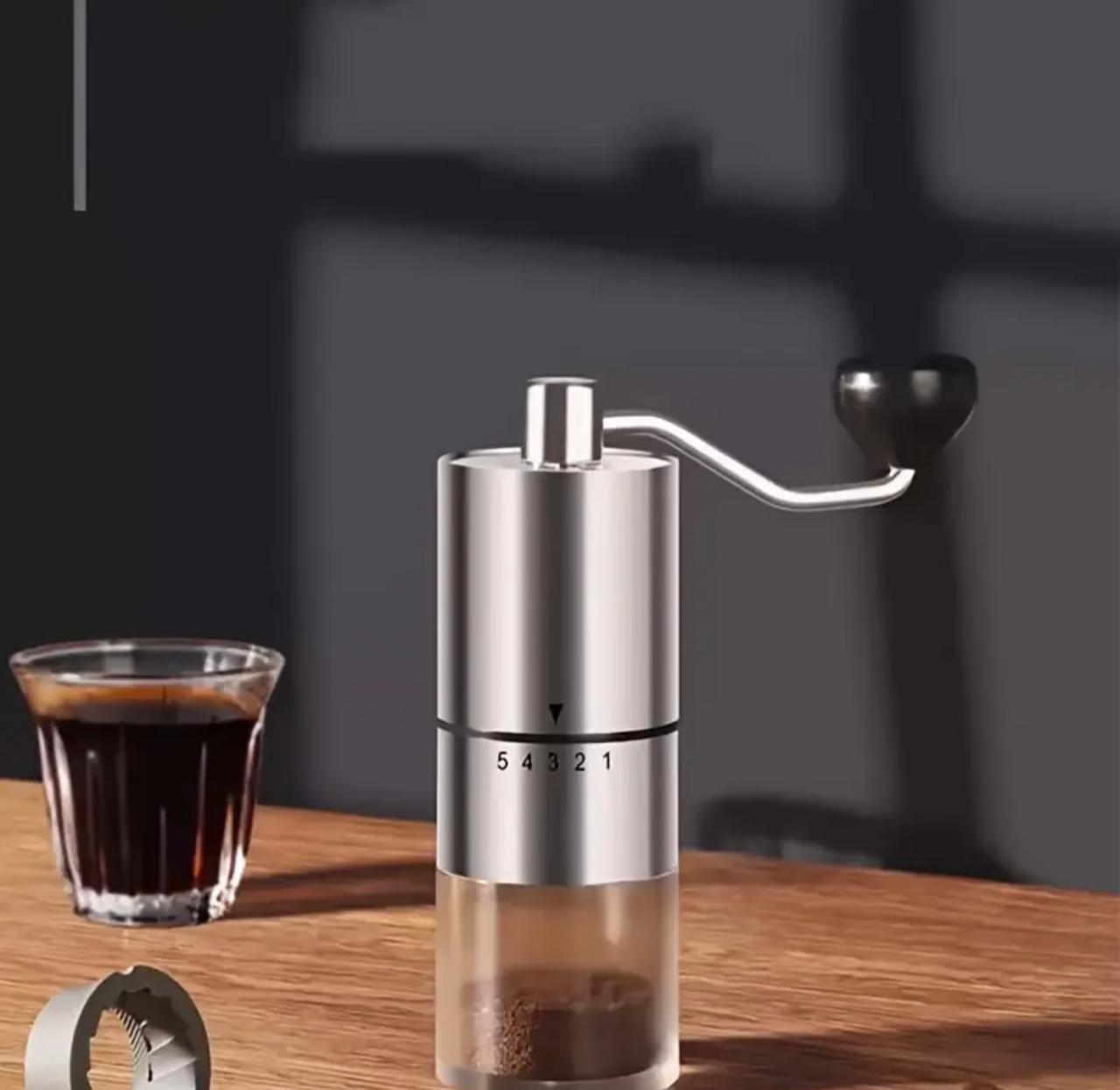 Handheld Manual Coffee Grinder with Ceramic Burr and 5 adjustable settings